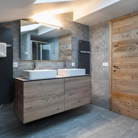 Duplex 94m² Village - Pour 6 Personnes - Pieds Des Pistes Avec Parking Et Wifi - Fr-1-631-111 * Courchevel